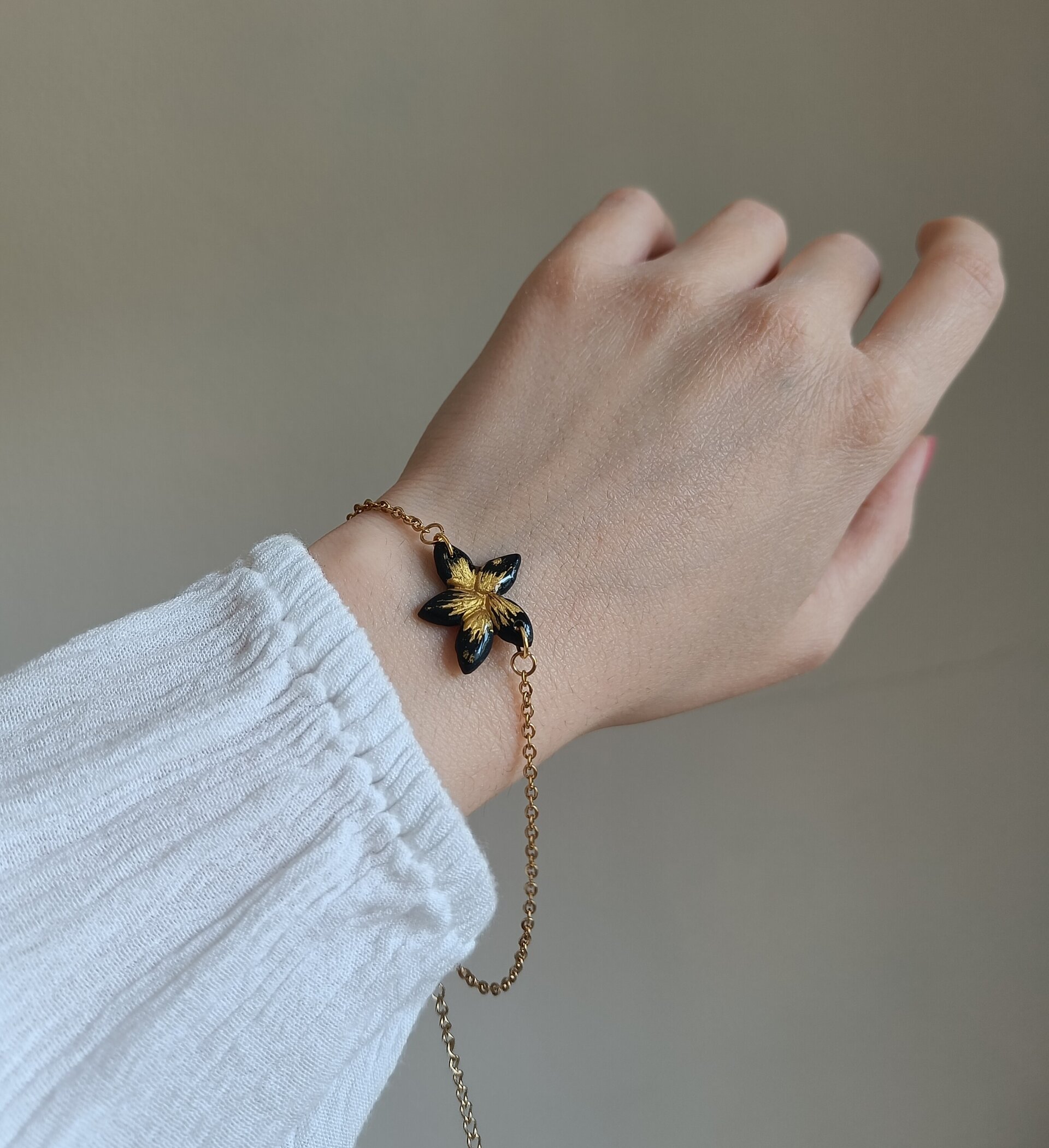 Pulsera flor centro dorado - 2