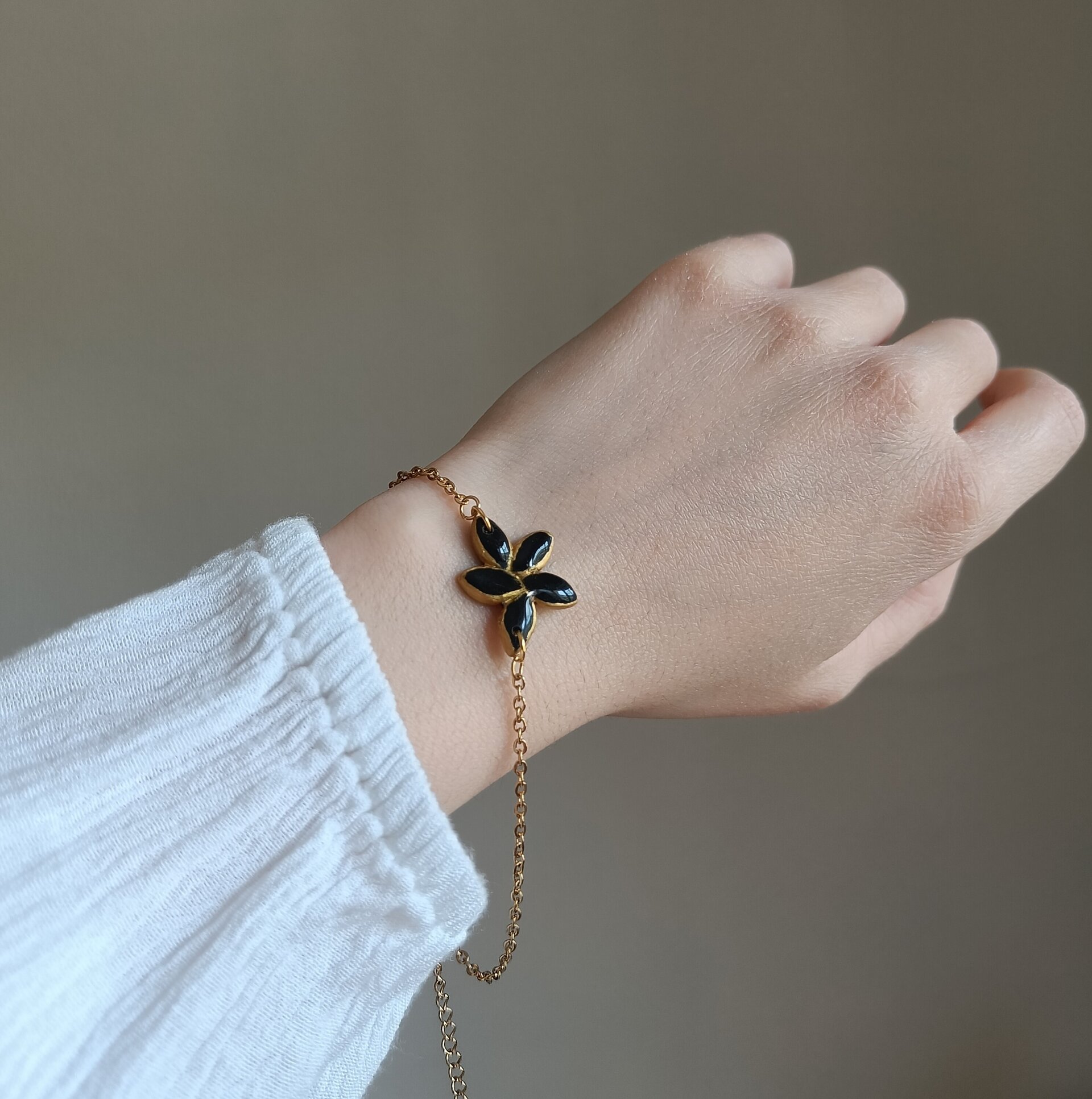 Pulsera flor bordes dorados - 2